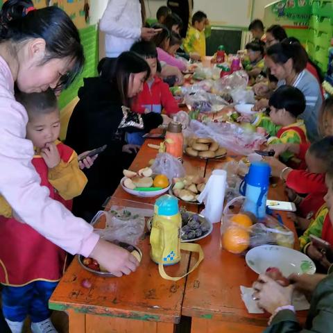 亲子活动水果拼盘，新学期家长会圆满结束！