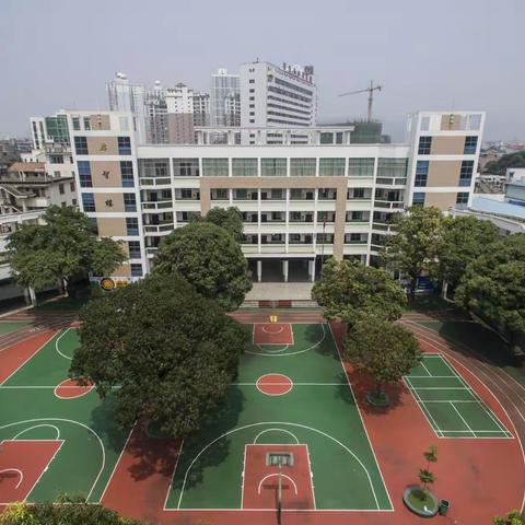 开展阳光体育活动，打造体育特色文化——百色市逸夫小学运动场文化建设篇