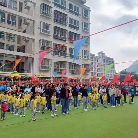 五里铺安居小区幼儿园“大手牵小手  齐心迎国庆”亲子活动