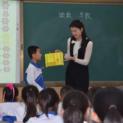 童真课堂PK赛  党员教师展风采
