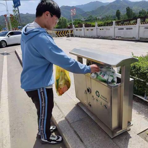 城区二中8.7志愿服务假期行。
