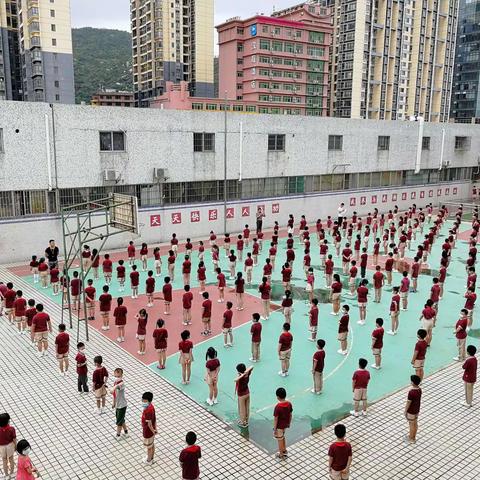 承担时代但当，向着梦想奔跑