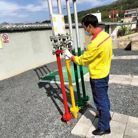 马龙天弘加油站开展设备设施维护保养