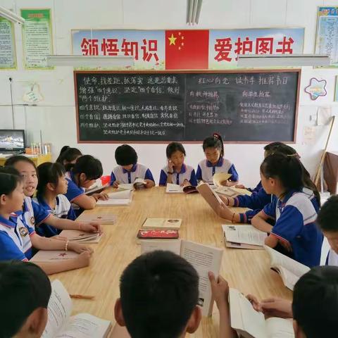 孔楼小学五年级一班为庆祝“六一”儿童节，特举行“童心向党”读书活动。