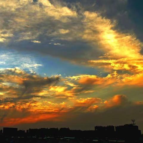 这样的天空才像个天空，这样的生活才像个生活