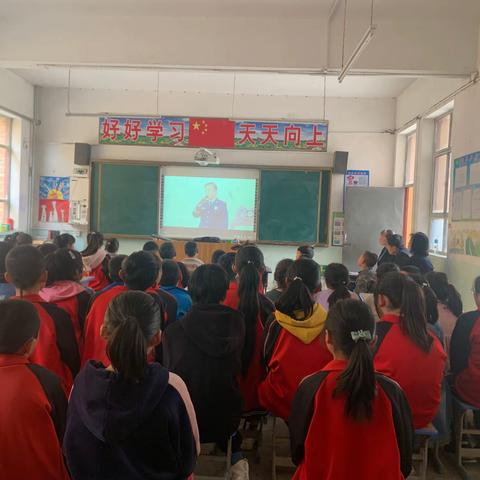 知危险，会避险——孔峪小学观看《全国中小学消防安全公开课》