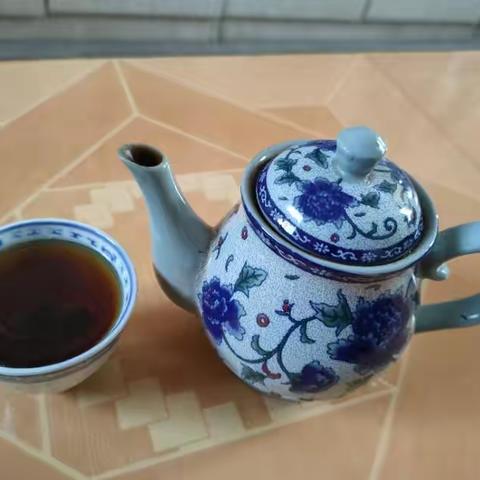 来一壶大叶茶