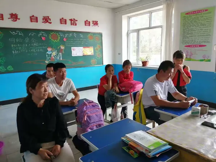 "家校协力,共育未来"