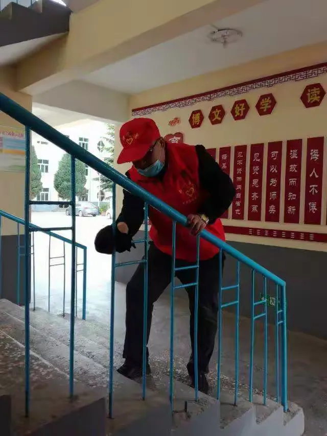 花儿正开 静候你归 阳城县西河中学党支部