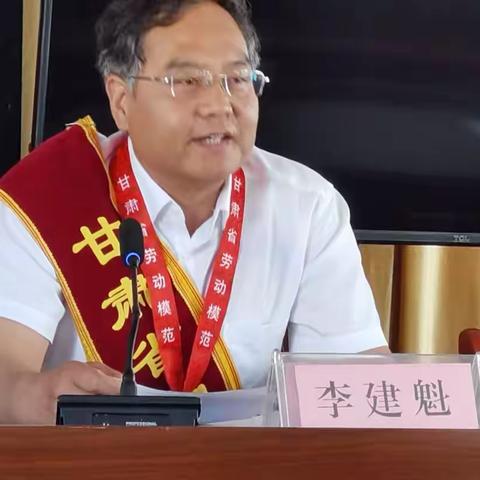 元龙镇举办省级劳模先进事迹宣讲报告会