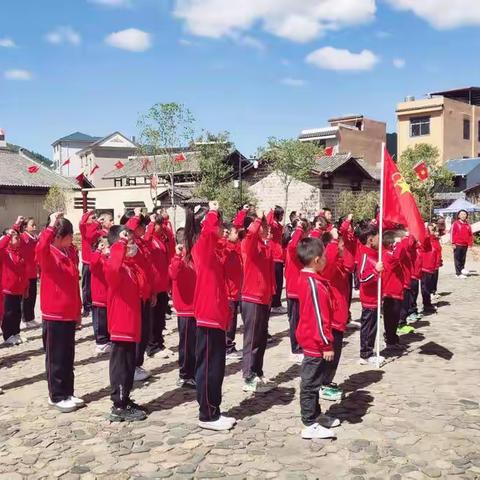 中复小学5.26举行“学习二十大，争做好队员”一年级新队员入队仪式活动