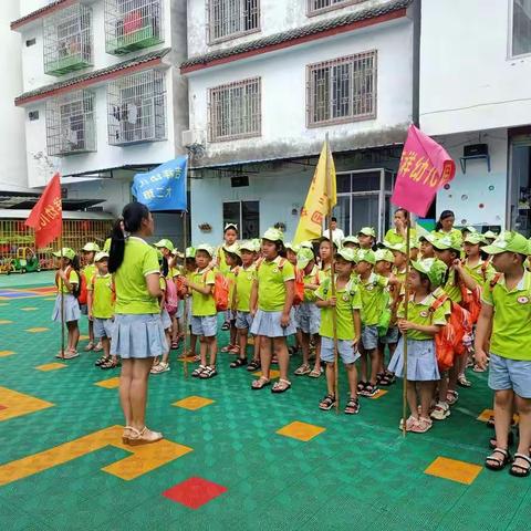 “走进小学，感悟成长＂