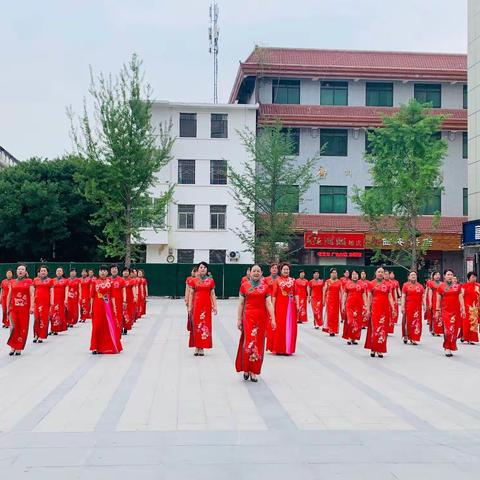 富县老年大学走秀班首次着装公开课展示取得了圆满成功