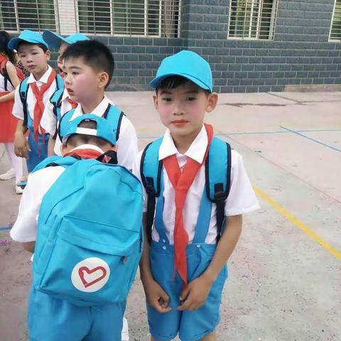 纯真童年，筑梦未来——实验小学四(7)班 《我是红领巾》