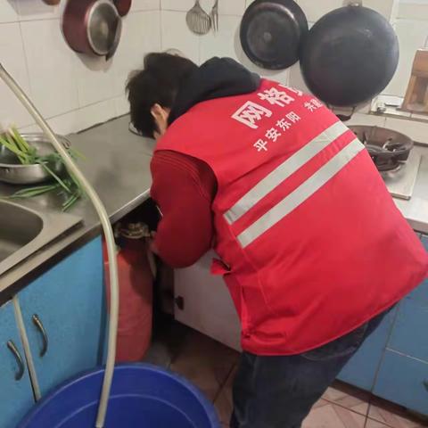开展燃气安全使用宣传，排查隐患