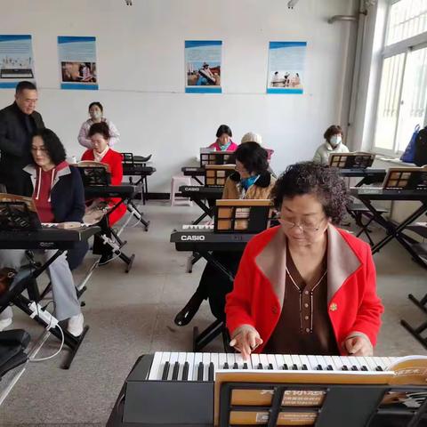 感恩大连艺术学院王刚老师为普及全民文化艺术－电子琴基础知识培训。无私奉献精神