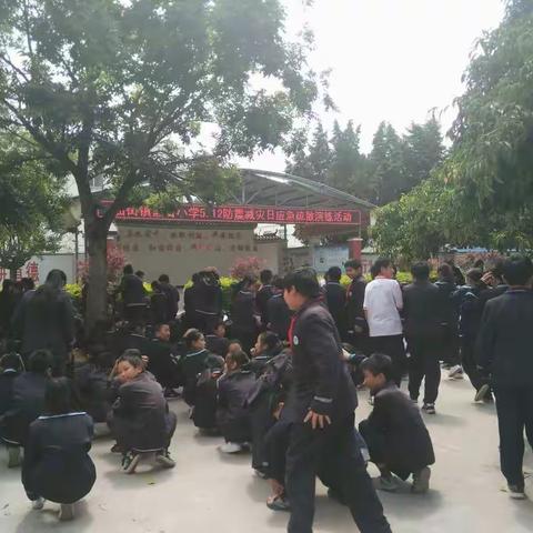 盟石小学举行2017年“5.12”防震应急疏散演练