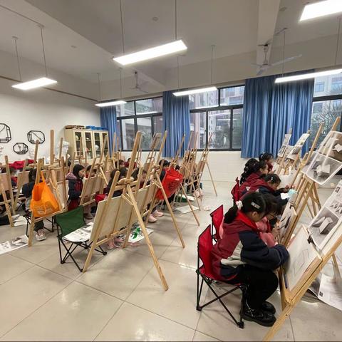 南昌二中高新校区四年级素描社团结课啦！