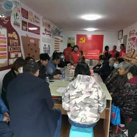 3月22日，任港街道2o23年入党积极分子实训班走进黎明社区和舞动阳光志愿服务队党支部一起开展“学习二十大，