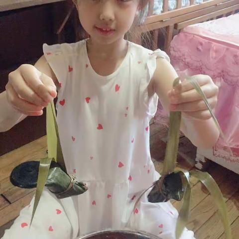 ♡五月初五端午节♡ 二四中队张涵钰邀请大家一起包粽子