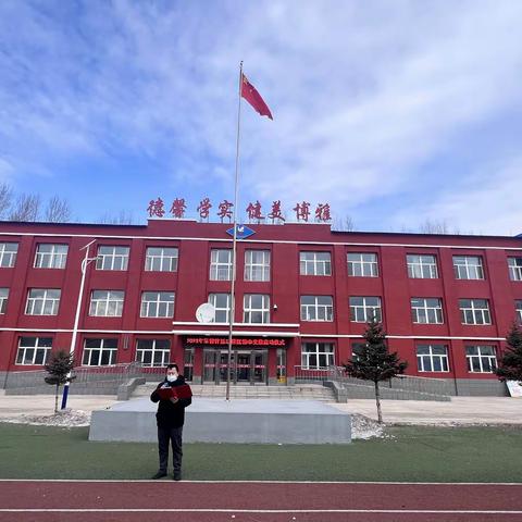 扎兰屯市纸浆街小学“学雷锋”志愿服务活动暨“红领巾奖章”启动仪式
