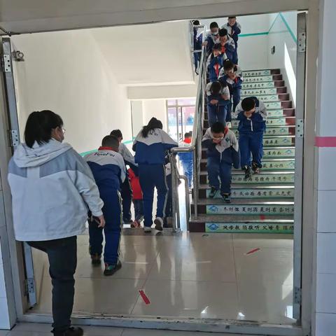 师生总动员，防火保安全                         ——纸浆街小学开展春季防火安全教育活动