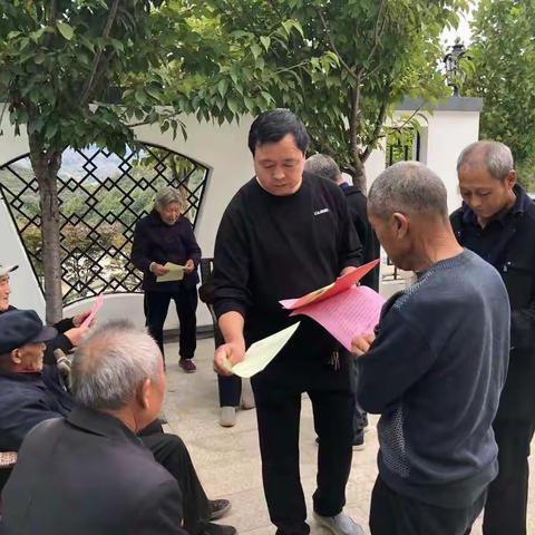 佳节又重阳——拨云岭村开展“70岁以上老人拍照留影”活动