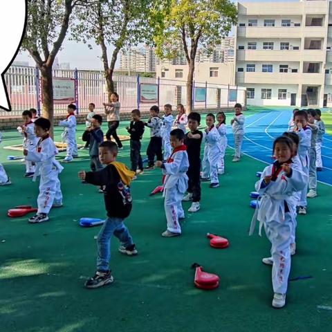 缤纷社团 多彩童年，——襄州区实验小学第五周校本课程社团活动掠影