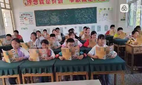 兴谷小学五（1）晨读