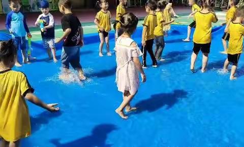 水枪大战，嗨翻一“夏”💦💦