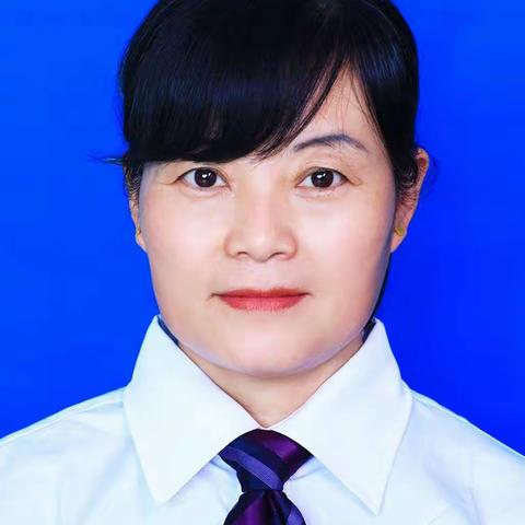 静心教书  潜心育人