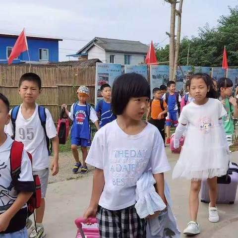 “萤火虫之夏”水上夏令营开营了