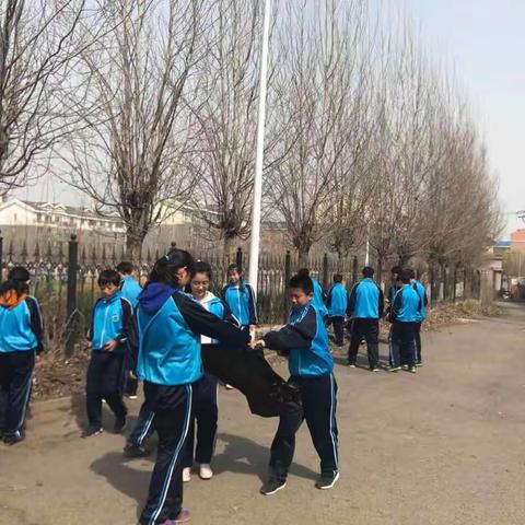 沈阳市辉山学校开展“三城联创”环境卫生清洁志愿服务活动