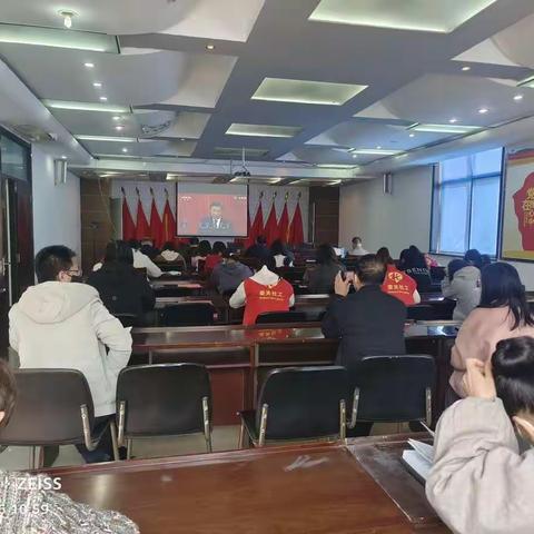 壶关县民政局全体干部职工集中收看中国共产党第二十次全国代表大会开幕盛况。