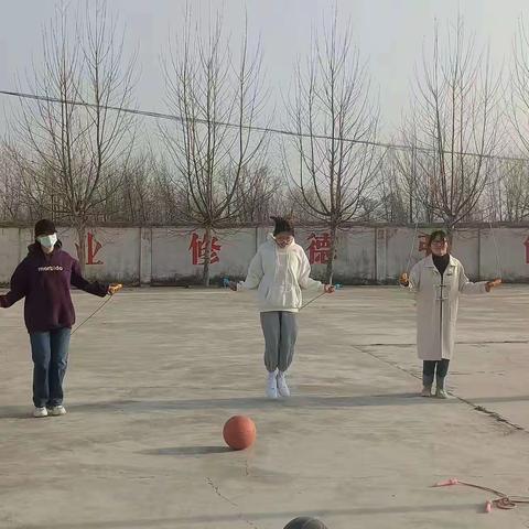 巾帼绽芳华 奋进续华章——蒋庄小学举行国际劳动妇女节活动