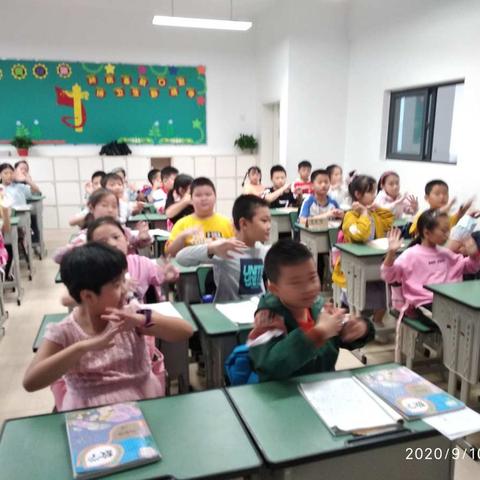 一笔一画显用心   一月一展竞风采