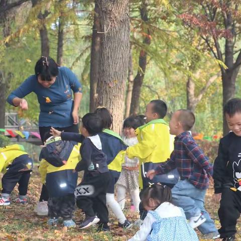 玺湖森林幼儿园月亮班🌙一路同行