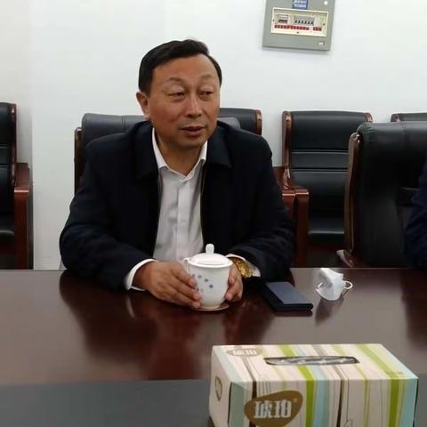 市委党校教授徐岩为市人大农业与社会委等六个党支部上党史课