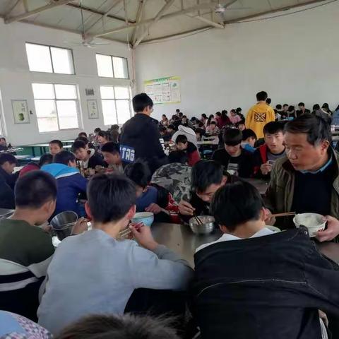 争朝夕师生共进，让制度走进校园