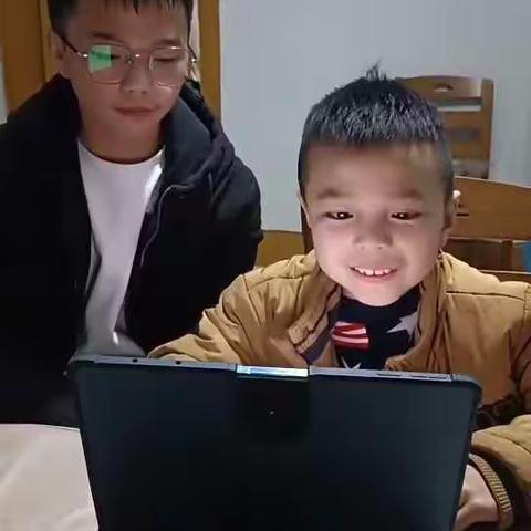 “小手牵大手，文明一起走”主题活动