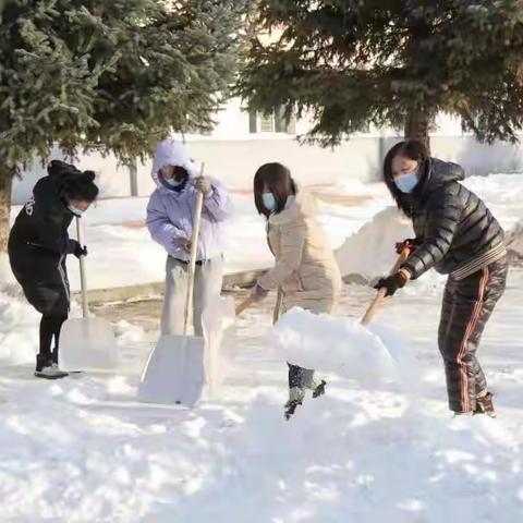 情满校园：扫雪除冰暖人心——依安县实验小学 清扫校园积雪美篇