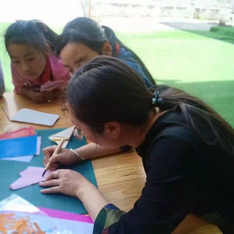 祖国在我心，剪纸寄我情