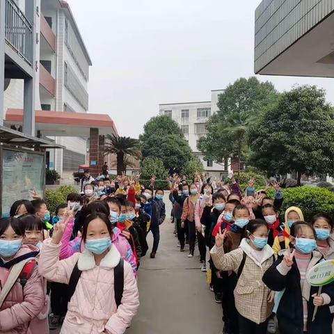 走进极地海洋世界 •开启趣味研学之旅 ——记虎岗小学四二班赣州极地海洋世界研学之旅