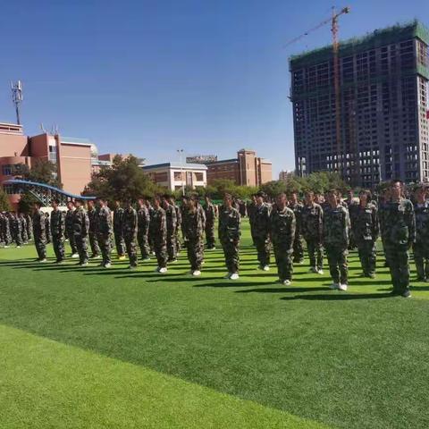 2020年9月临河一中军训营十一连（高一13班）留念