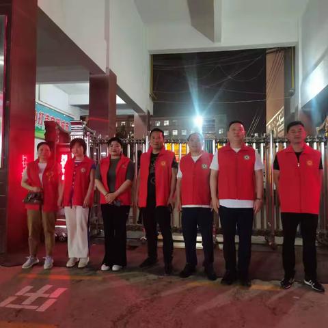 【爱心护学岗】温暖护航 与爱同行～今是中学八年级一班