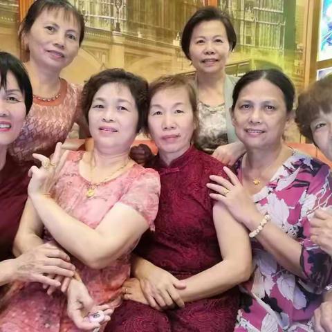 姐妹花开心快乐每一天