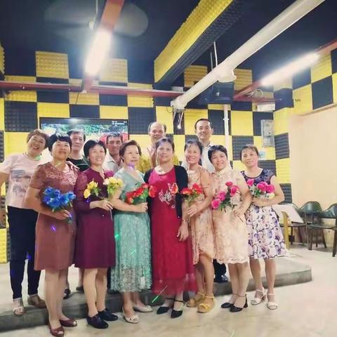 78届K歌组合欢乐周未留念相册。