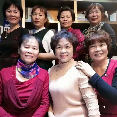 姐妹们晚上好。每时每刻都是我们的回忆！