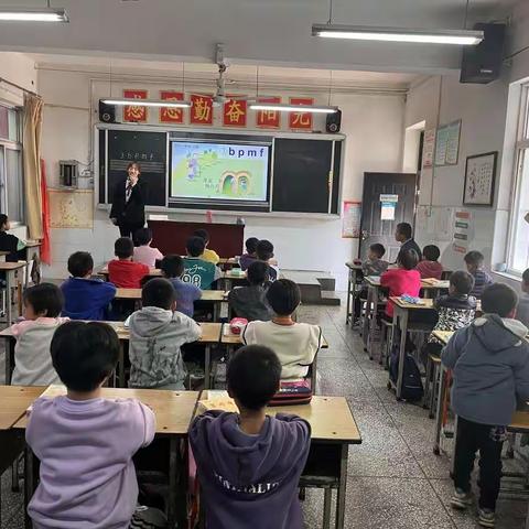 惊艳了课堂，温暖了时光。                ——记龙安二中小学低年级语文公开课