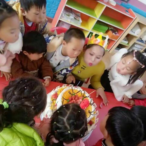 一次特别的生日在幼儿园和宝贝儿们一起庆祝🎉🎉🎉🎉🎉🎉